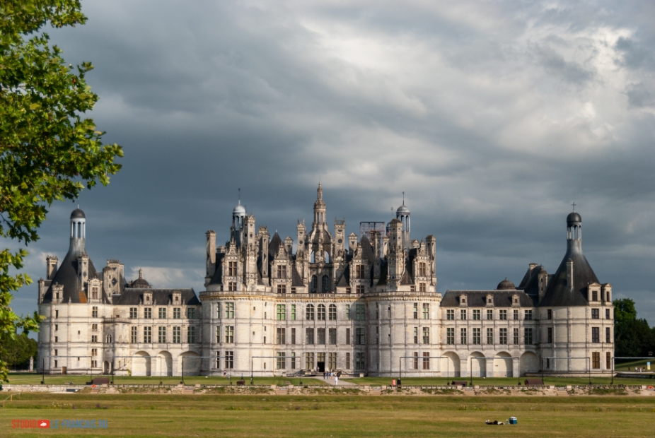 Замок Шамбор в пасмурную погоду. Фото: Илья Думов, le-francais.ru